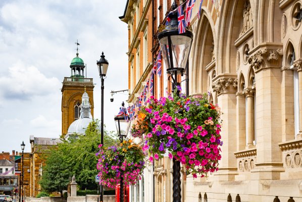 Town Councillors call on West Northamptonshire Council to reconsider its plans for Guildhall change of use 